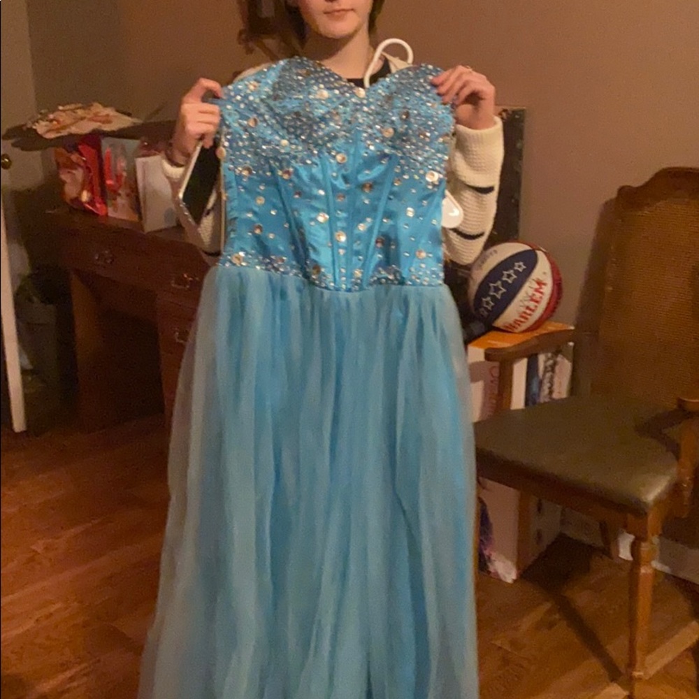 Stapless prom dress